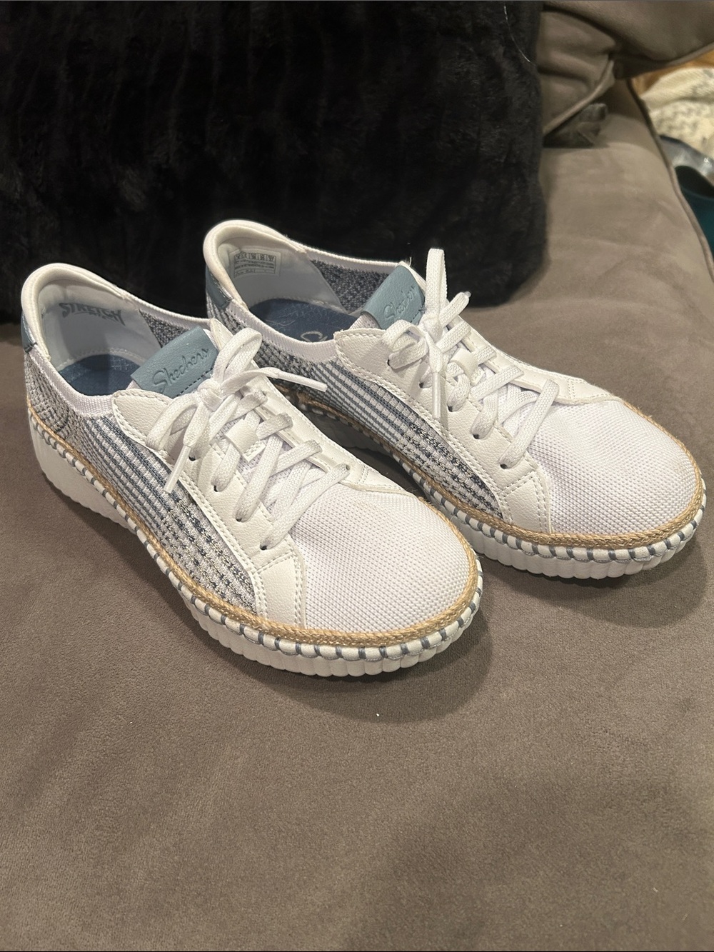 Skechers Women's Wilshire Blvd - Breezy Stroll casual sneakers White Blue Sz 8
